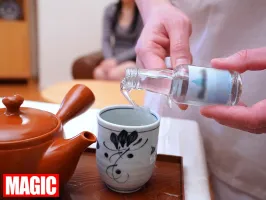 RIX-058 利尿剤入りのお茶を飲まされた女性客の尿意に我慢できず服を漏らしてしまいました！  ! 強制失禁マッサージ