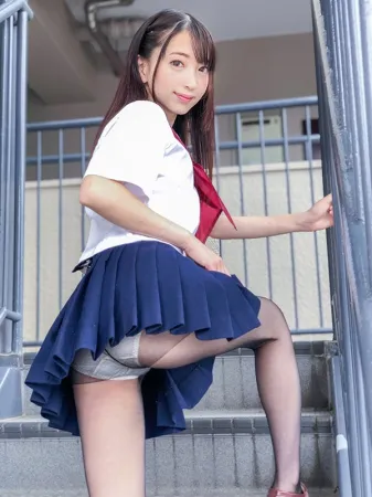 OKP-046 女神パンスト 冬愛ことね 制服ロリ美少女 美脚を生パンストに包んだ完全着衣で足裏からつま先までムッチリ！ 顔面騎乗や足コキ、時には中出し、ぶっかけとやり放題！ 発情させられた女の変態調教絶頂プレイを楽しむフェチAV