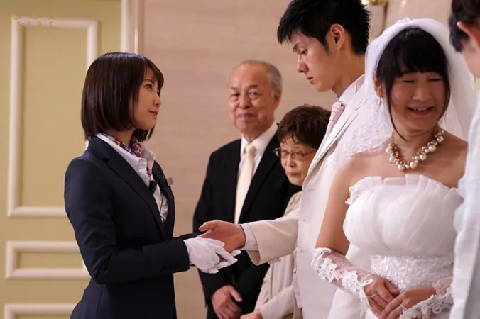 STARS-312 Makoto Toda Beautiful Wedding Planner Who Forces The Groom In The Middle Of The Wedding