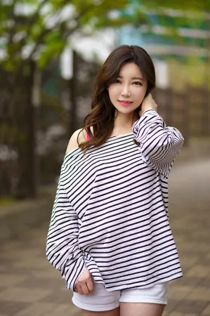 HUSR-200 Obsession with International Sex!  Meet a mythical Korean girl who miraculously met on SNS and have an off-paco in Korea!  The sex of Korean local girls Shia-chan & Jin-chan is amazing...