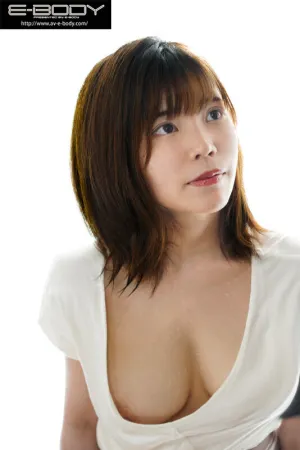 EYAN-191 ブラジャーがつけられないオンナを忘れて隙だらけの巨乳団地妻に興奮して毎日こっそり挿入していた生中出し 夏月乃ひな