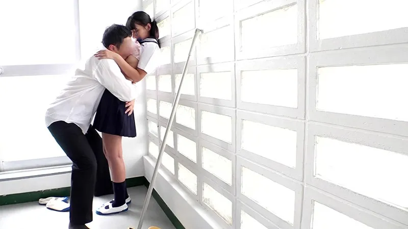 PYU-126 I Had Sex With A Schoolgirl Who Was Cleaning Up In The Blind Spot Of The School Building While I Was Throbbing And Sprinkled With Semen!  Mari Kagami