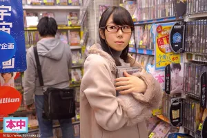 HND-626 I Want To Fulfill The Delusion Of A Moody Literature Girl For The First Time At 20 Years Old!  I went to an adult shop for the first time, bought an internal shot and made an immediate AV debut!  !  Hundred leaves flower sound