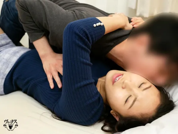 VEC-478 アルバイト先の美人妻を自宅に連れ込み中出しSEX 赤城ゆき